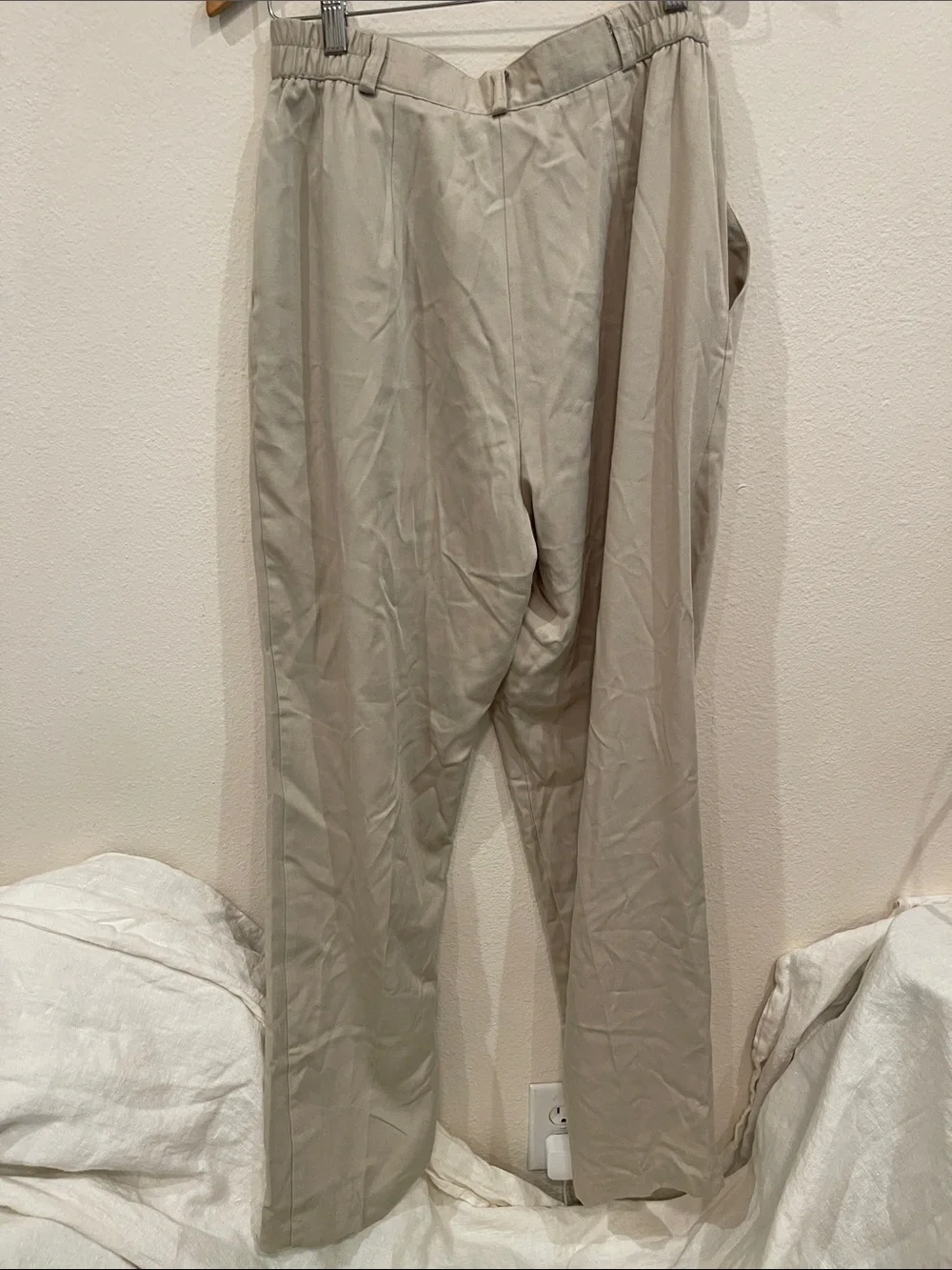 Vintage women’s Dyanna B. Trousers Beige Pleated Dress Pants